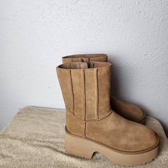 UGG Tan Suede Boots with Cozy Lining - Picture 4 of 10